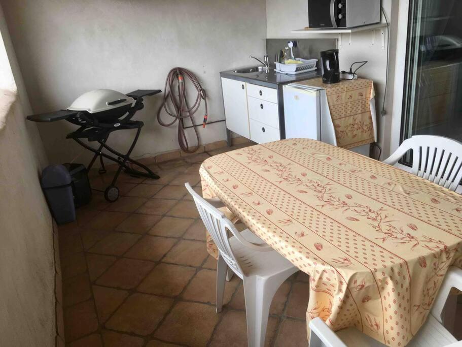 Historic French Townhouse Villa Saint-Thibéry Eksteriør billede